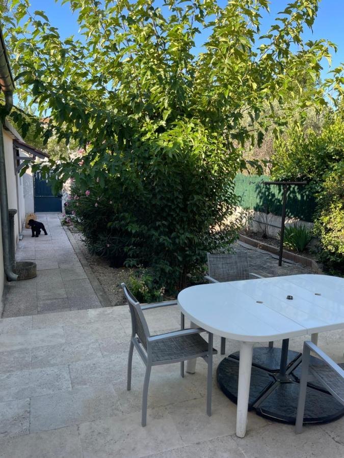 Petite Maison Pres Du Centre LʼIsle-sur-la-Sorgue Dış mekan fotoğraf