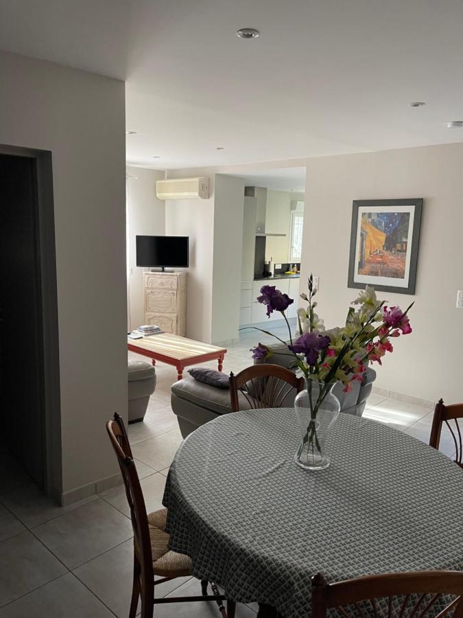 Petite Maison Pres Du Centre LʼIsle-sur-la-Sorgue Dış mekan fotoğraf